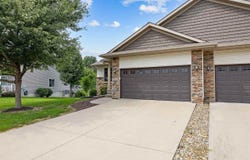303 S Stewart St, IA 52317