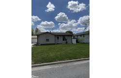 1208 Rolling Meadows Road, Marshalltown, IA 50158