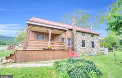 3390 MOUNTAIN Road, HAMBURG, PA 19526