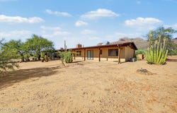 685 S HOLMES Road, Apache Junction, AZ 85119