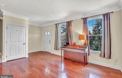 30 E 5TH STREET, BURLINGTON, NJ 08016