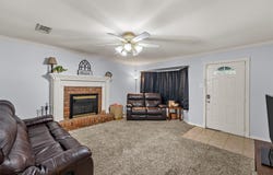 926 Rolling Hills Drive, Hewitt, TX 76643