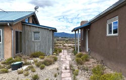 620 Tune Drive, Arroyo Hondo, NM 87513