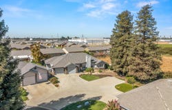 2055 N Cambridge Circle, Reedley, CA 93654