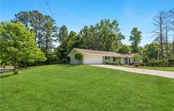 805 Gettysburg Trail NE, Kennesaw, GA 30144