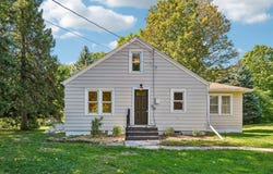625 Bear Avenue N, Vadnais Heights, MN 55127