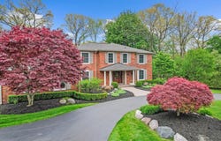 2595 Fox Chase Drive, Troy, MI 48098
