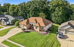 40 White Oak Court, Canfield, OH 44406