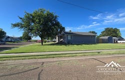 401 Prairie Lane, Holcomb, KS 67851