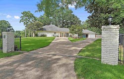 930 Benton Ln, Denham Springs, LA 70726