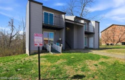 412 Wood Creek Dr, Radcliff, KY 40160