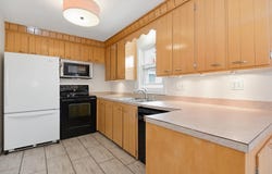 6 Ray Drive, Hooksett, NH 03106