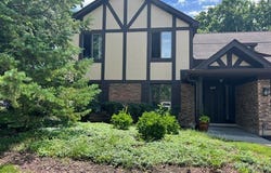 880 Johnstown Lane, Wheaton, IL 60189