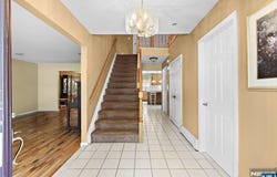 517 Kings Point Trail, Franklin Lakes, NJ 07417