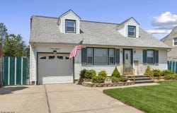 718 Pine St, Roselle Park Boro, NJ 07204-1258
