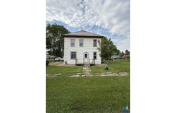 208 E Washington St, Marion, SD 57043