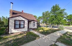 702  4th Ave S, Glasgow, MT 59230