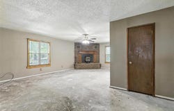 221 E 7th Street, Weatherford, TX 76086