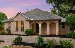 2800 Broadacres Lane, Dalworthington Gardens, TX 76016