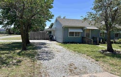 1325 E 8th Ave, Hutchinson, KS 67501