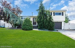 27 Holly Street, Old Bridge, NJ 08857