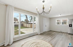 418 N Cliff Ave, Sioux Falls, SD 57103
