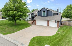 424 N Walnut Creek Dr, Derby, KS 67037