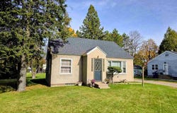 1945 E 26th St, Hibbing, MN 55746