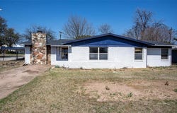 1116 W Howard, Olney, TX 76374