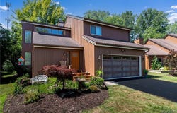 7 Hummingbird Lane, Amherst, NY 14228