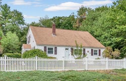 50 Hartford Ave E, Mendon, MA 01756