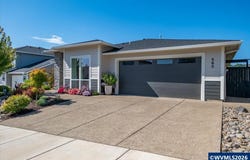 565 NW Crater Lake Dr, Dallas, OR 97338