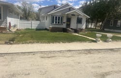715 E Towne St, Glendive, MT 59330