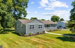 205 Riverside Dr, Chester, MD 21619
