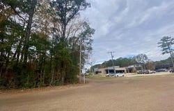 Llewellyn Ave, McComb, MS 39648