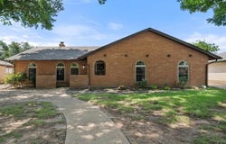 2109 Briarwood Boulevard, Arlington, TX 76013
