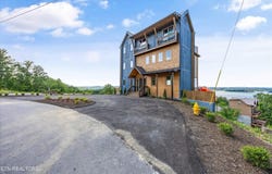 936 Lake haven Way, Sevierville, TN 37876
