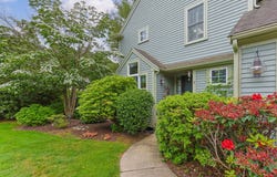 2 Darby Pt Point, Mashpee, MA 02649