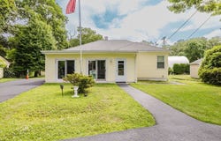380 Crandall Rd, Tiverton, RI 02878