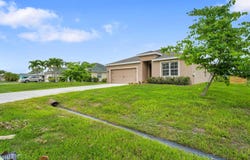 433 SW Eyerly Avenue, Port Saint Lucie, FL 34983