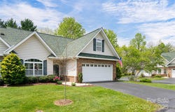 26 Victoria Park Drive, Hendersonville, NC 28792