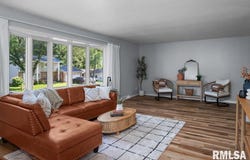 1551 FOREST HILLS Road, Bettendorf, IA 52722