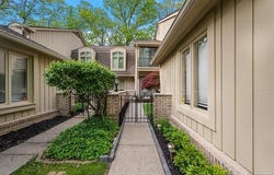 1161 Hillpointe Circle, Bloomfield Hills, MI 48304