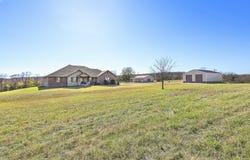 1558 E 432nd Road, Bolivar, MO 65613