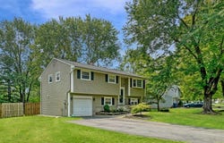 10 Grandin Dr, Raritan Twp., NJ 08822-4638