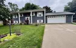 19 Sunset View Dr, Clear Lake, IA 50428