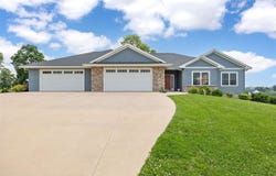 1062 Oak View Ct, Tipton, IA 52772