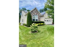 10 APPLEGATE DRIVE, FLORENCE, NJ 08518