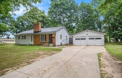 702 S Cedar Street, Greenville, MI 48838