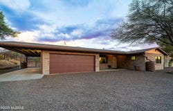 325 W Oak Hills Drive, Oracle, AZ 85623